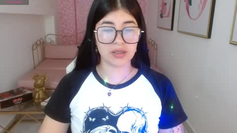 Nina online show from April 6, 1:23 pm