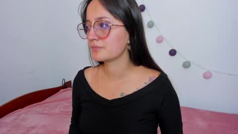 Nina online show from April 14, 8:09 pm