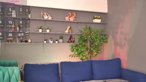 Nina online show from June 19, 12:30 pm