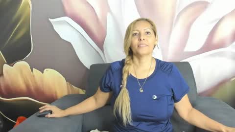 norma_ramos_ online show from July 21, 12:06 pm