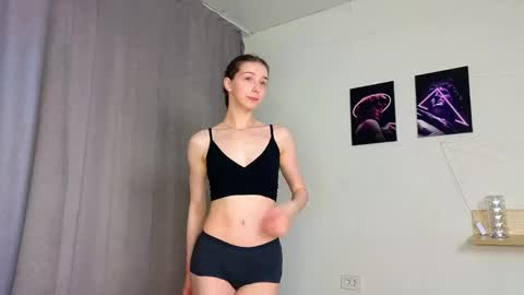 Hello My name is Helene NTMU  Finger up if u like what u see online show from May 7, 1:59 pm