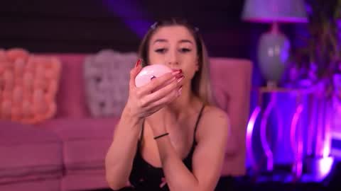 Odette online show from March 17, 4:05 am