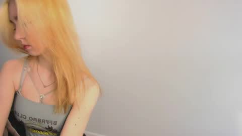 Emi and Ohpi online show from March 22, 1:39 pm