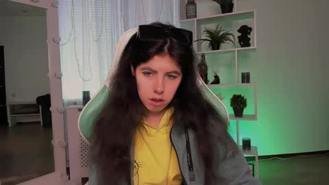 olivia__low online show from May 1, 5:54 am