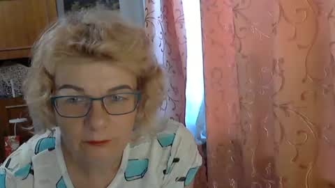 Olivia Mia online show from June 15, 4:18 pm