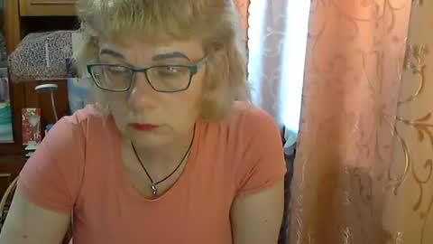 Olivia Mia online show from May 7, 8:18 am