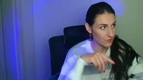 Olivia online show from March 31, 7:19 am