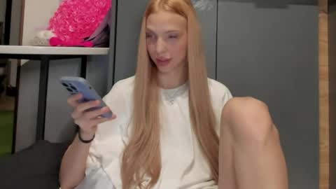 olivia_soft1 online show from April 7, 8:22 pm