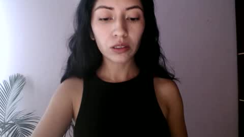 oliviaaa__ online show from May 5, 5:27 pm