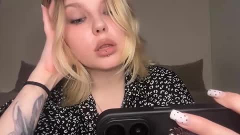 Ophelia online show from March 23, 12:39 am