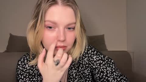 Ophelia online show from March 30, 11:15 pm