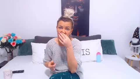 PAMEL ISSY online show from February 2, 6:37 am