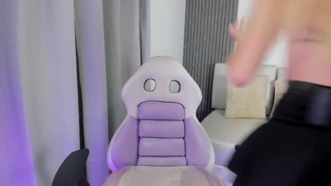 Pamela  online show from April 3, 8:18 pm