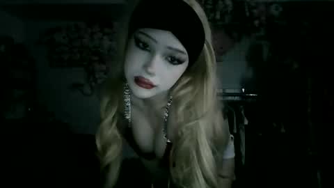 parisbunny online show from January 3, 1:59 am