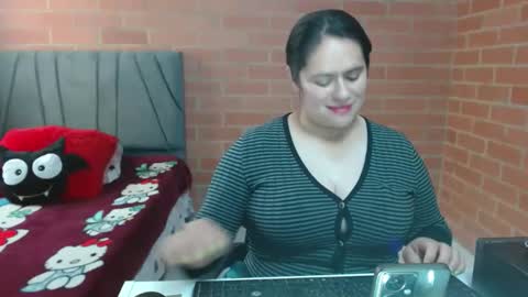 paula__117 online show from April 11, 8:12 pm