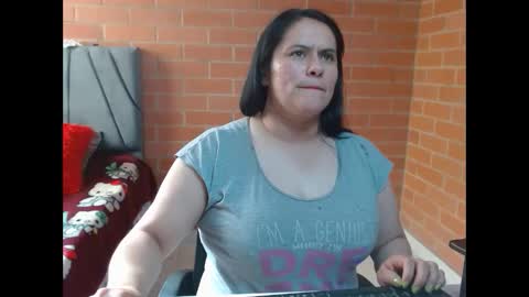 paula__117 online show from April 12, 8:55 pm