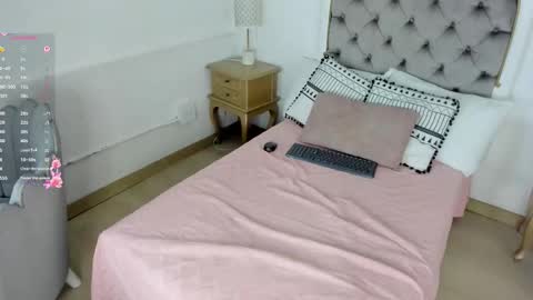 paulina lux online show from February 25, 9:46 pm