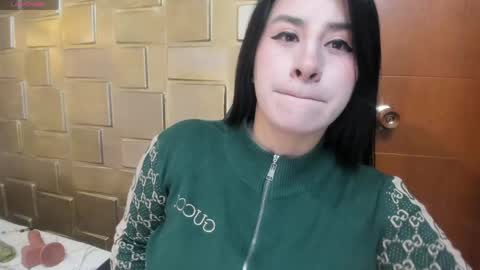 paulinabelen21 online show from April 11, 7:45 am