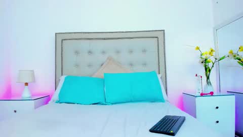 paulinavera online show from March 8, 1:04 pm