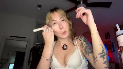 peachesncreampiezz online show from May 14, 10:59 pm