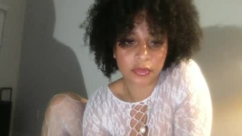 peachessinclair online show from August 9, 4:18 am