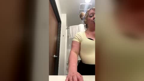 pebbles198921 online show from July 14, 11:15 am