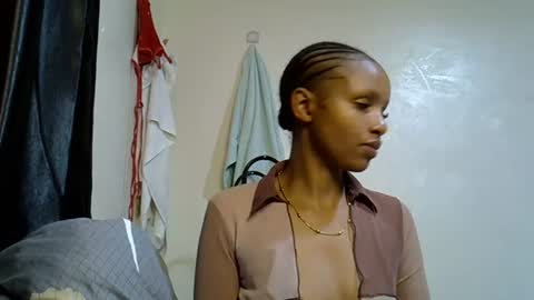 petite_melinda online show from June 22, 4:09 am