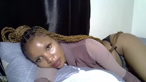 petite_melinda online show from July 13, 4:35 am