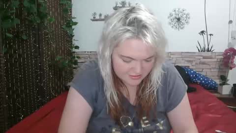 phatpcat73 online show from April 24, 6:33 pm
