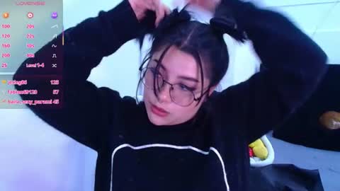 phylavell_ online show from July 2, 8:59 pm