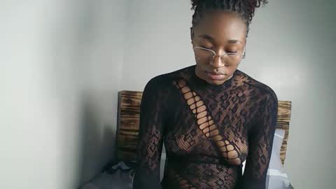 PinkyAura online show from March 31, 6:08 pm