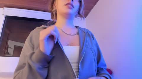 pixie online show from April 18, 1:30 am