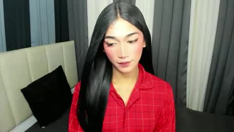 pixiedoll_ online show from May 5, 6:22 pm