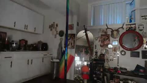pixielovely online show from June 18, 2:13 am