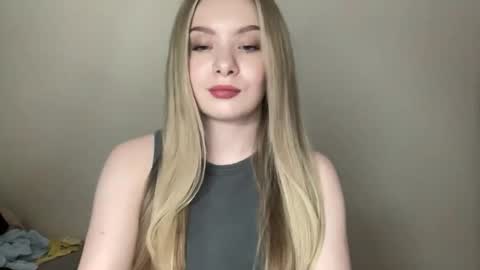 polishangel222 online show from May 6, 6:23 pm