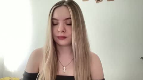 polishangel222 online show from March 6, 10:21 am