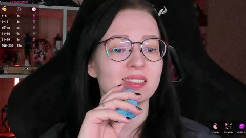 Robyn online show from March 31, 12:05 pm