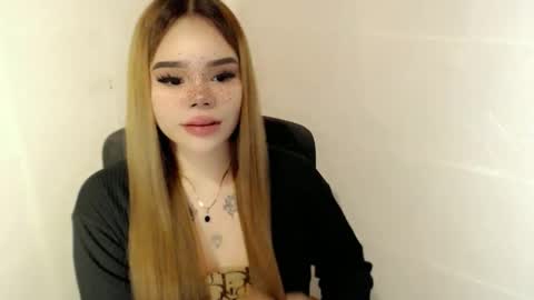 MAXXINE online show from March 18, 3:00 am