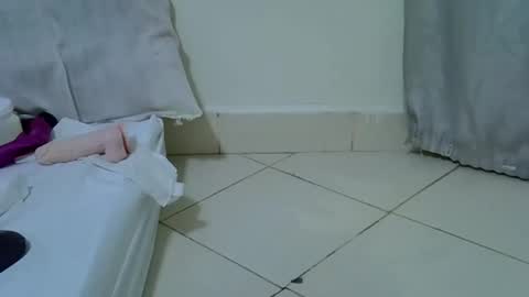 Twirl online show from March 9, 2:15 am