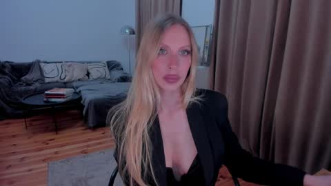 Eva online show from May 17, 11:26 pm