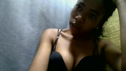 prisca880319 online show from May 1, 2:48 am