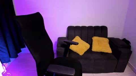 MEGANNNN online show from April 10, 6:30 am