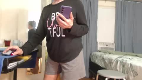 putiputi4u online show from April 21, 2:04 am