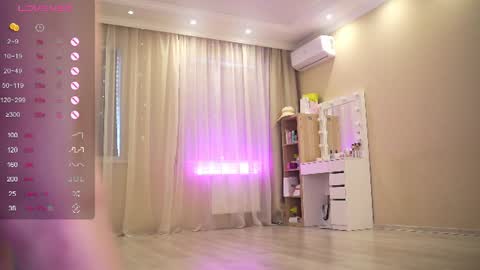 Nelly  INSTA  queenelia  online show from July 3, 9:37 am