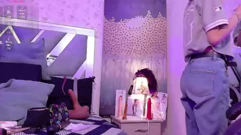 QUEENJEENN online show from June 21, 5:44 am