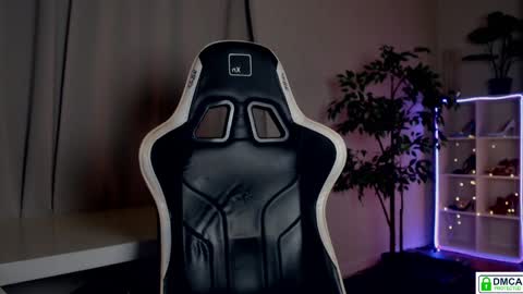 Queensy online show from March 29, 7:13 pm