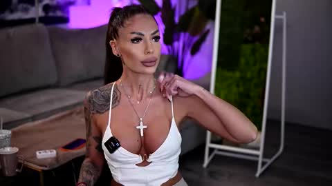 Raquelle online show from March 17, 9:35 am