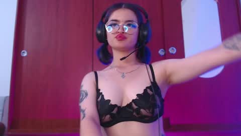 raventh_ online show from April 9, 6:19 am