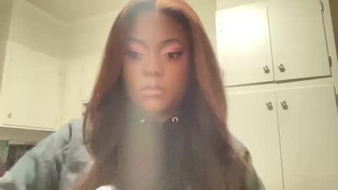 raventhebigbodybitch online show from February 1, 1:23 am