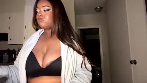 raventhebigbodybitch online show from February 22, 12:38 am